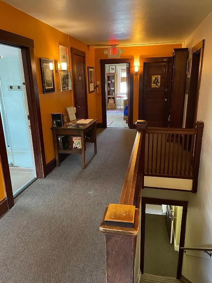 Portland International Guesthouse 2*,
