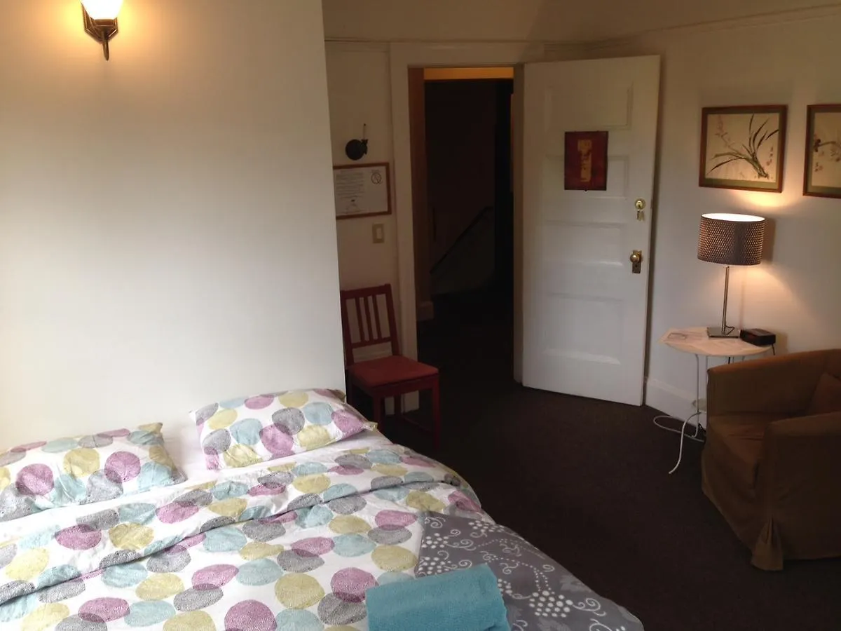 Portland International Guesthouse 2*,